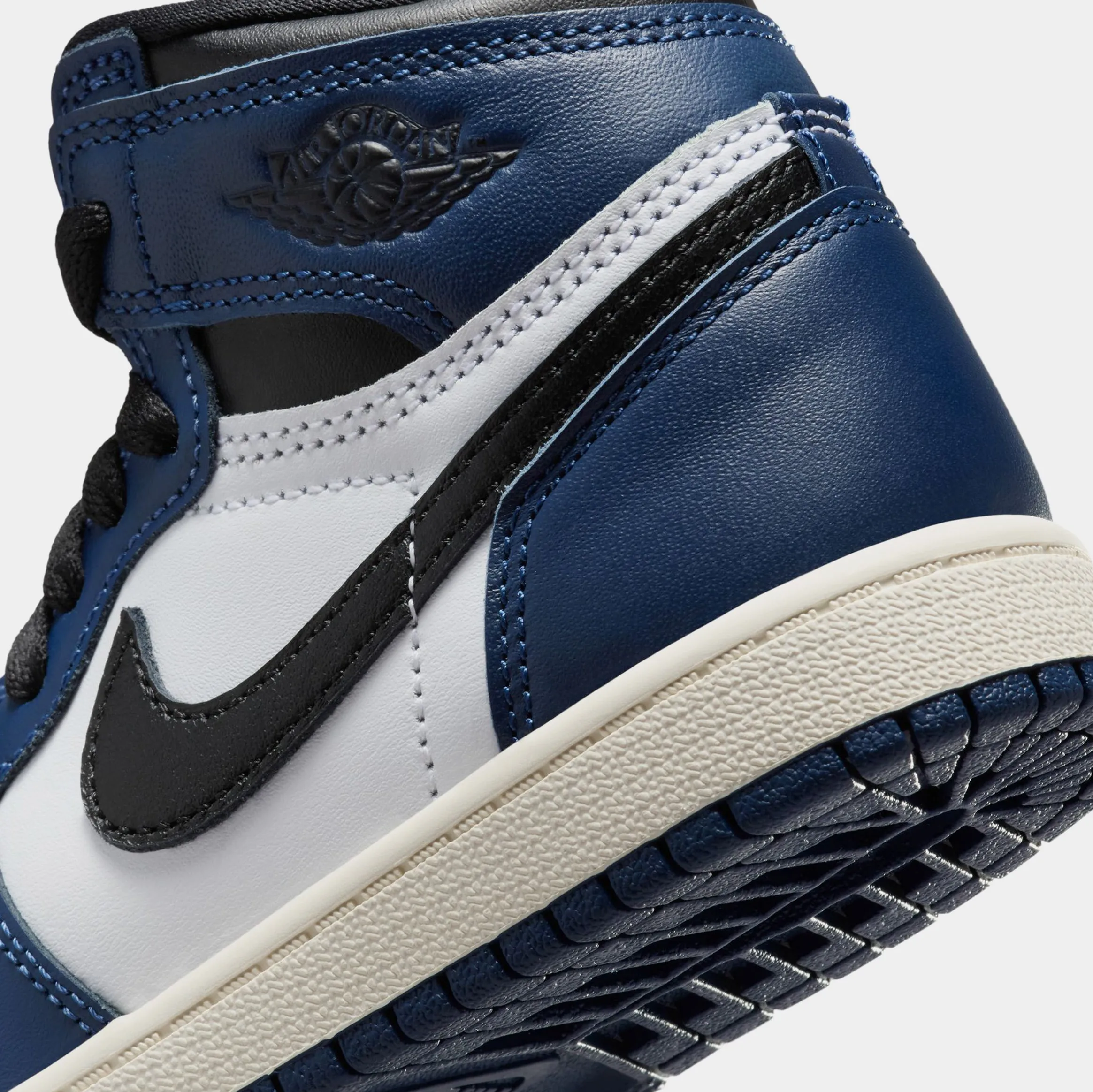 Air Jordan 1 Retro High OG Midnight Navy Preschool Lifestyle Shoes (Midnight Navy/Black/White/Sail)